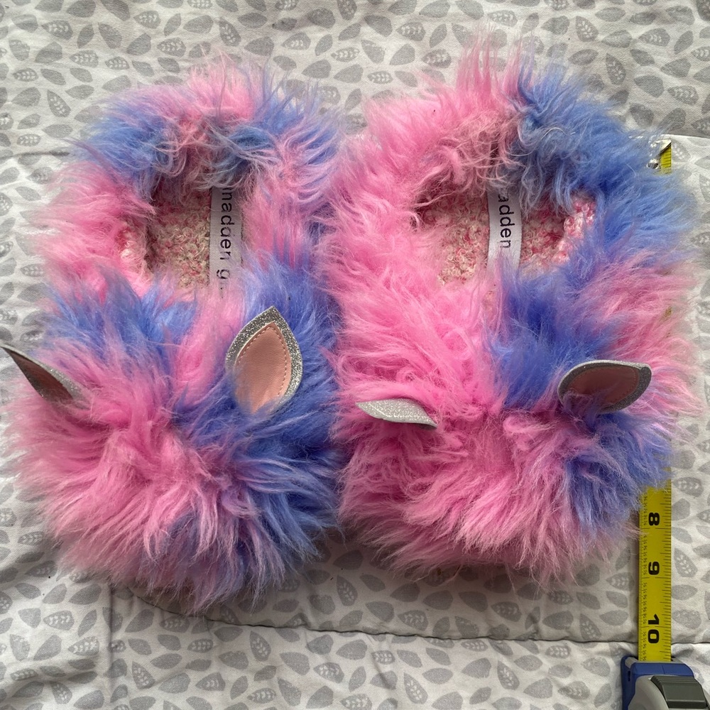 Girls fuzzy slippers